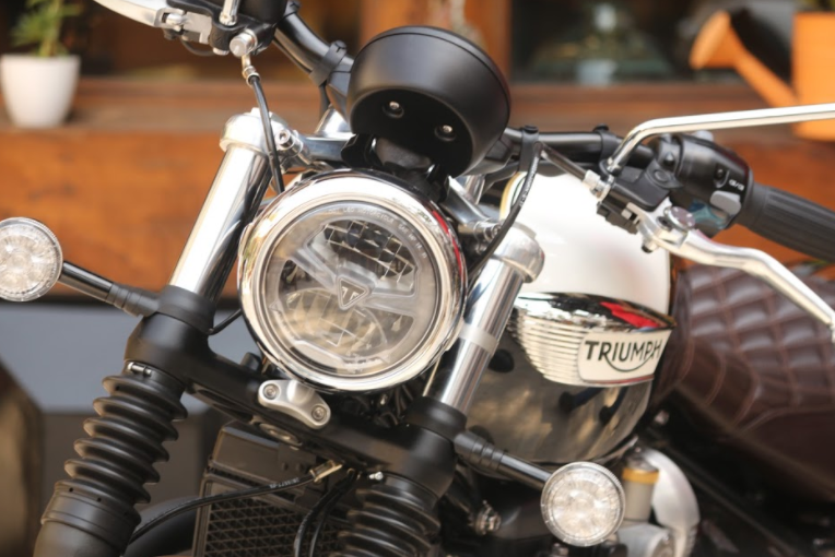 New iconic classic cruiser Triumph Launched