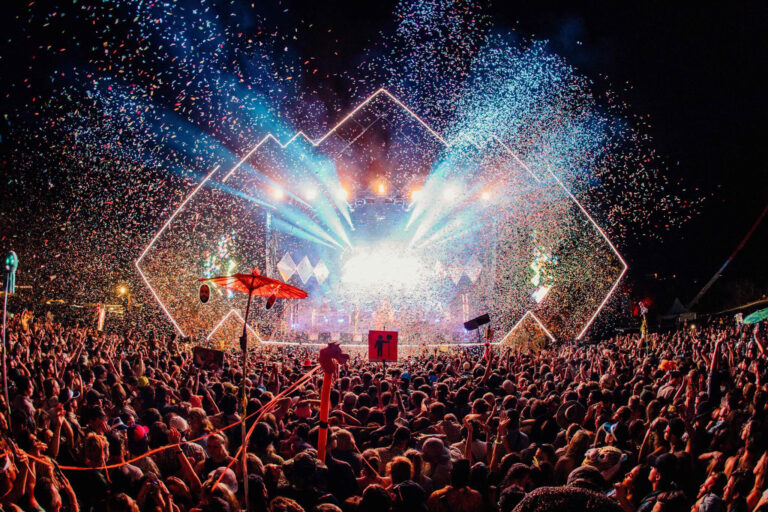 Lighting Hire The Glowing Way to the Event TheInspireSpy