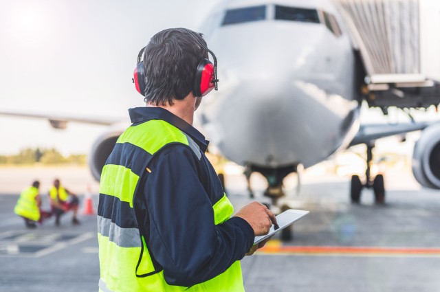 What Are The Responsibilities of the Ground Handlers in an Airport?