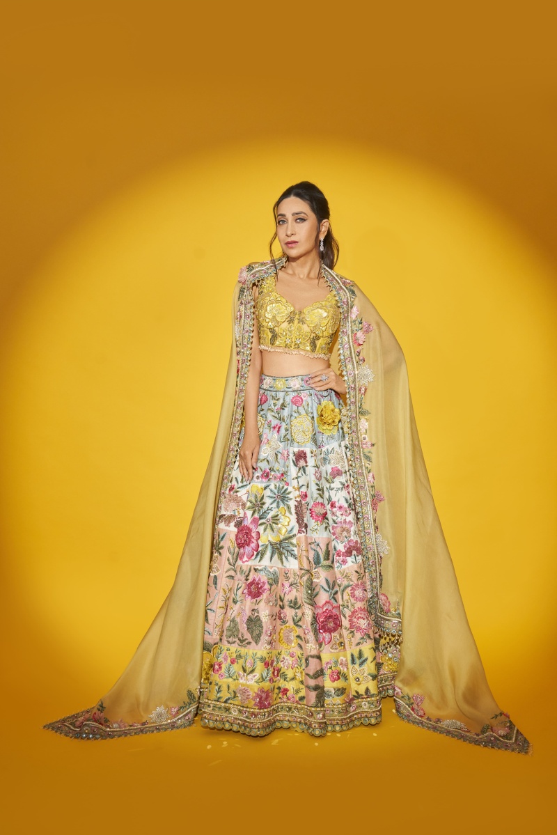 Karisma Kapoor appearance as the showstopper for Varun Bahl at the KHUSHII NGO's 20 year anniversary fashion show was a resounding success.