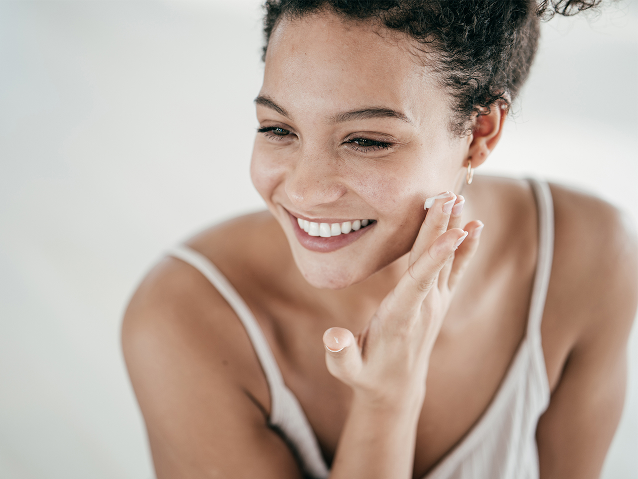 The Benefits of Retinol: How It Improves Skin Texture and Tone