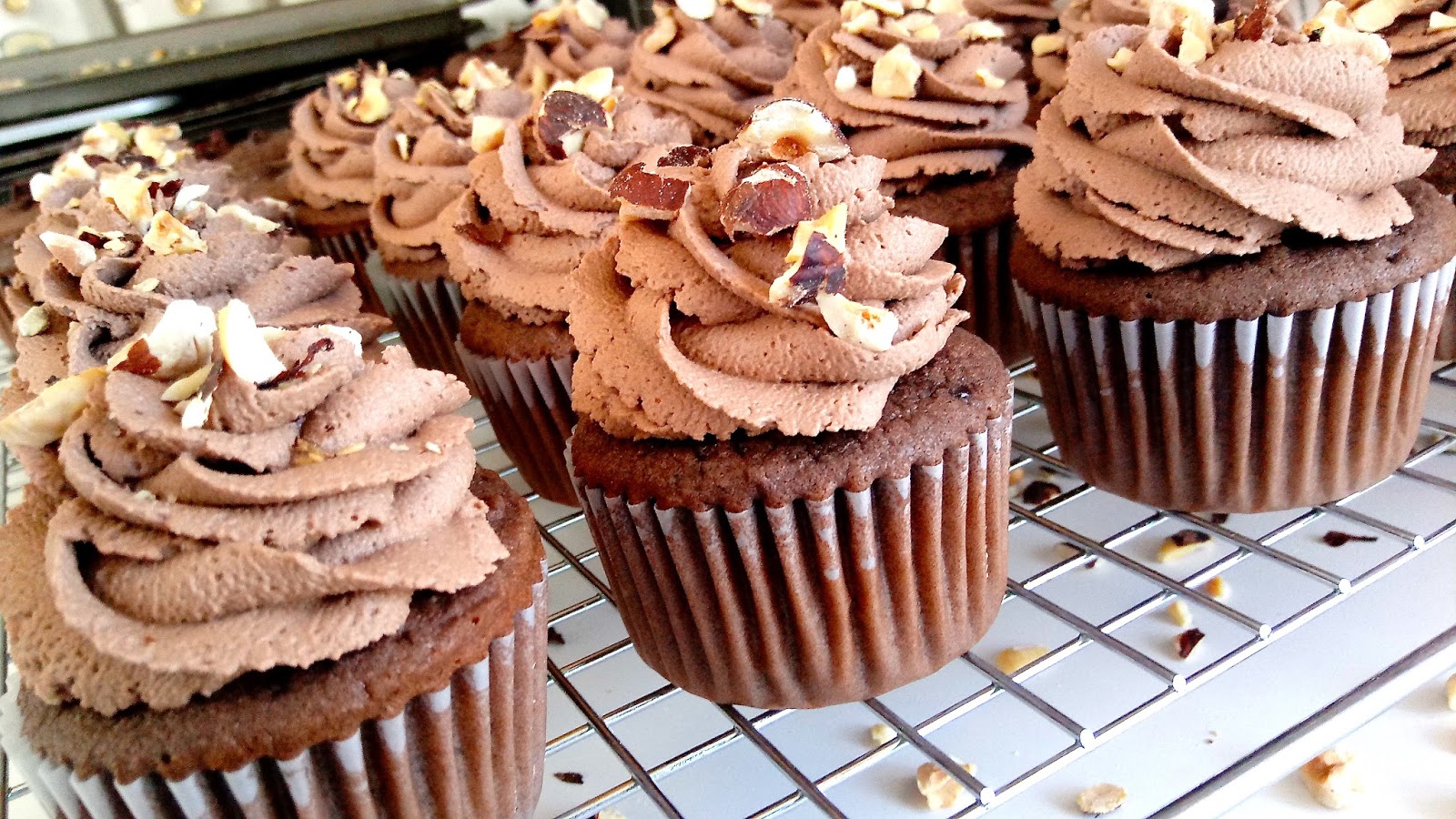 Savour the Sweetest Delights: Exploring Cupcake Delivery